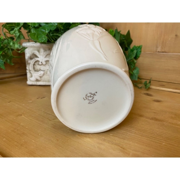 Elegant Porcelain Vase | Vintage Lenox | Ivory + Gold Trim | Raised Relief Flowe - Picture 8 of 8